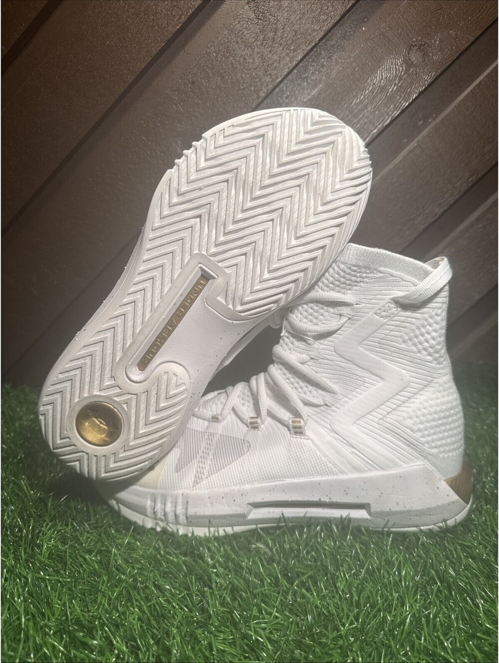 Under Armour Highlight Ace 2.0 White Metallic Gold 3021376-100 Women's Size 10